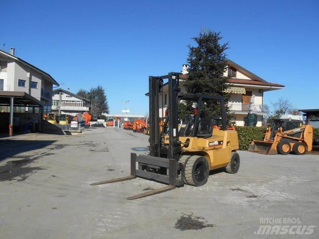 CAT DP40KL Dizelski viličari