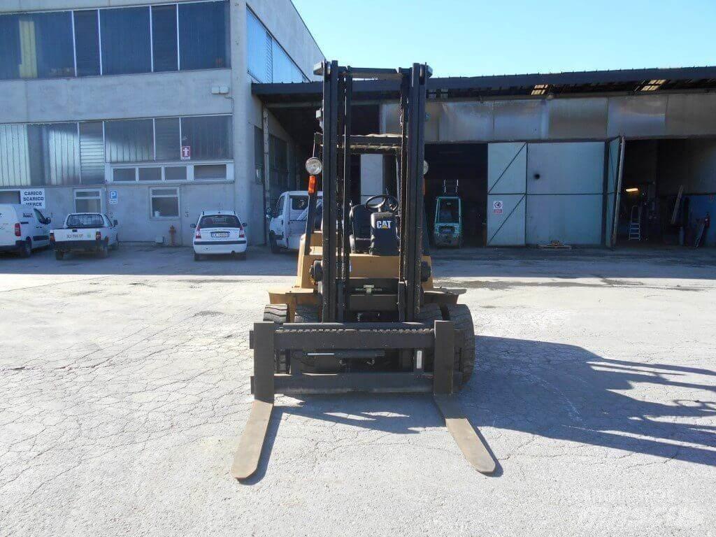 CAT DP40KL Dizelski viličari