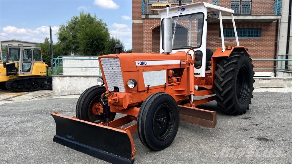 Ford 5600 4X2 Buldožeri gusjeničari
