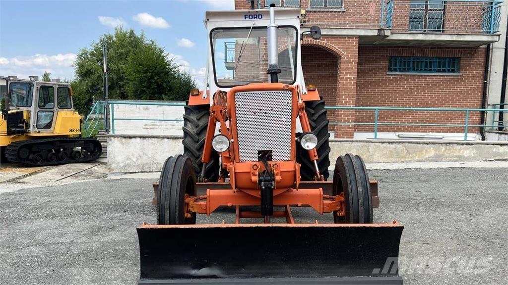 Ford 5600 4X2 Buldožeri gusjeničari