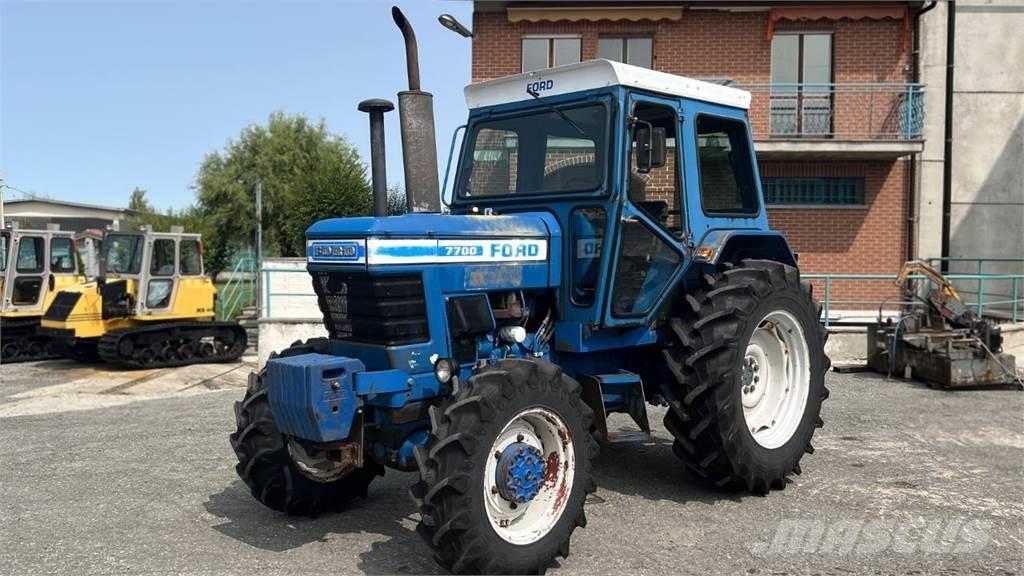 Ford 7700 4X4 Sniježne daske i  plugovi