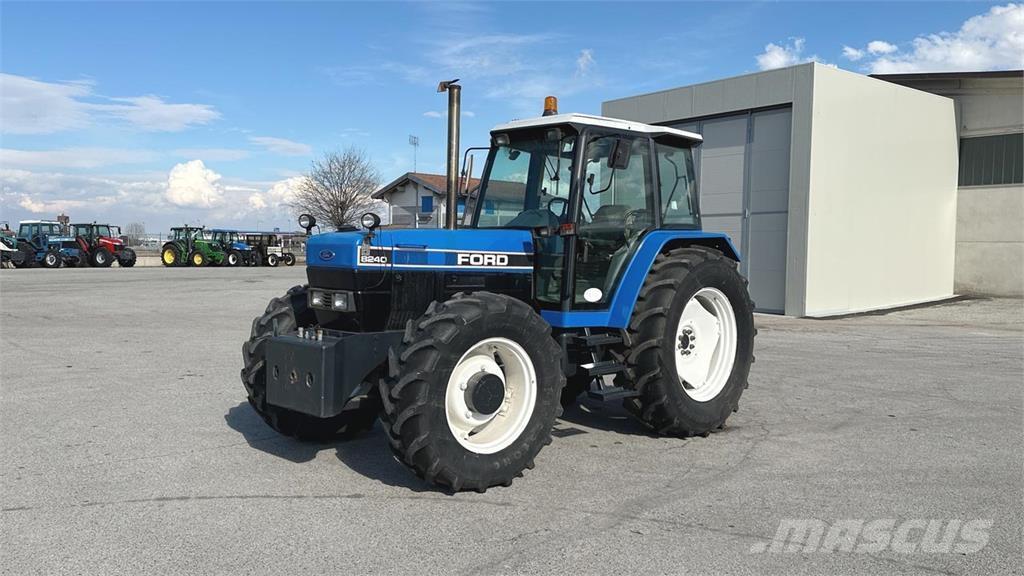 Ford 8240 4x4 Sniježne daske i  plugovi