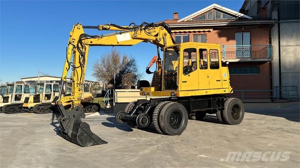 Fuchs MHB 230 ZW 4x4 Bageri na kotačima