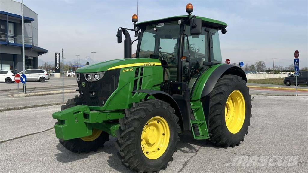 John Deere 6090MC 4X4 Sniježne daske i  plugovi