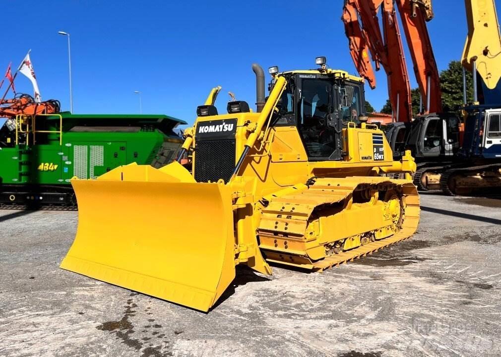 Komatsu D65 Buldožeri gusjeničari