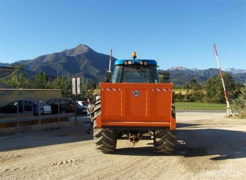 Landini LEGEND 135 Sniježne daske i  plugovi