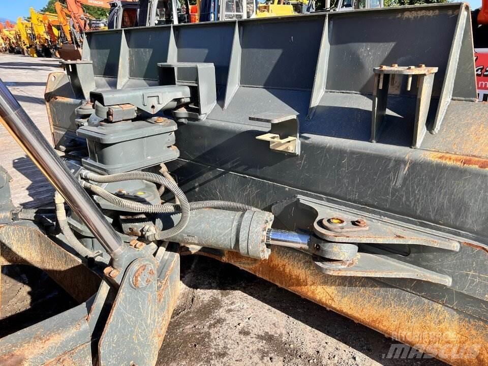 Liebherr 736 Buldožeri gusjeničari