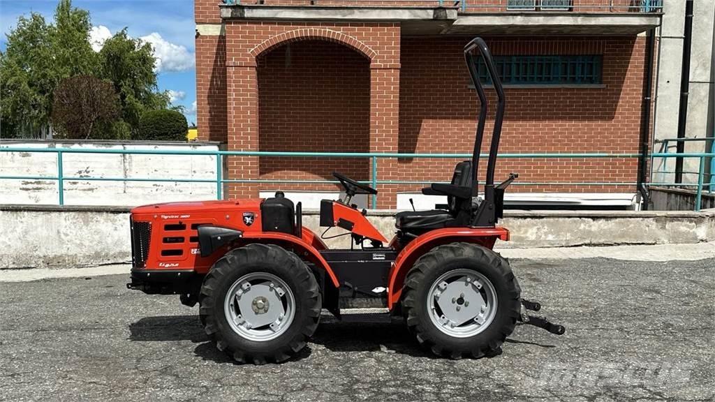  Tigretrac 3800 4x4 Sniježne daske i  plugovi