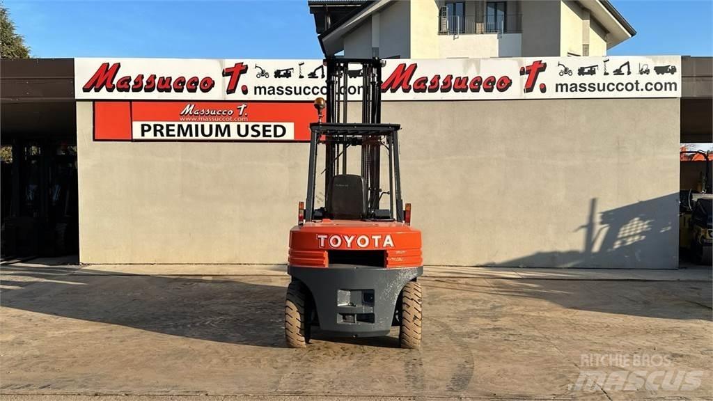 Toyota 02-5FD40 Dizelski viličari