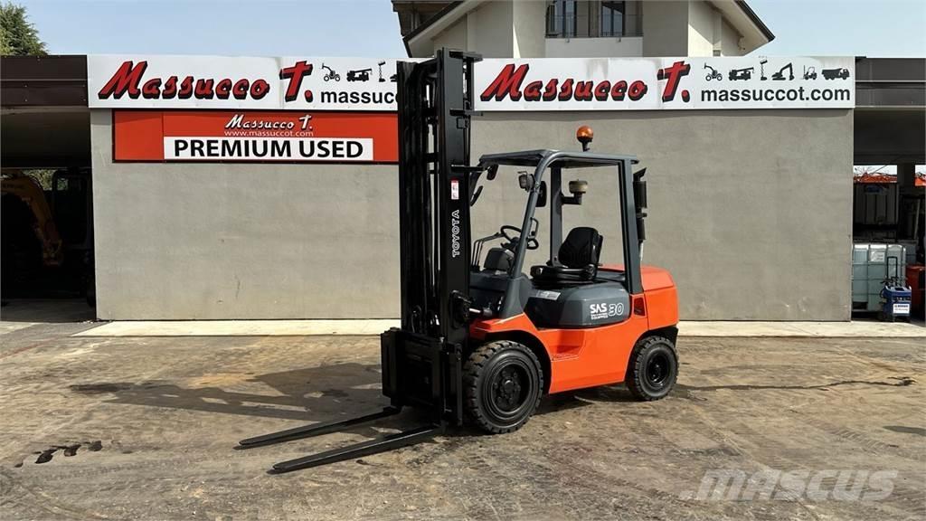 Toyota 02-7FD30 Dizelski viličari