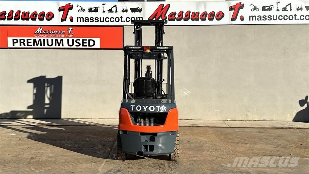 Toyota 52-8FDF30 Dizelski viličari