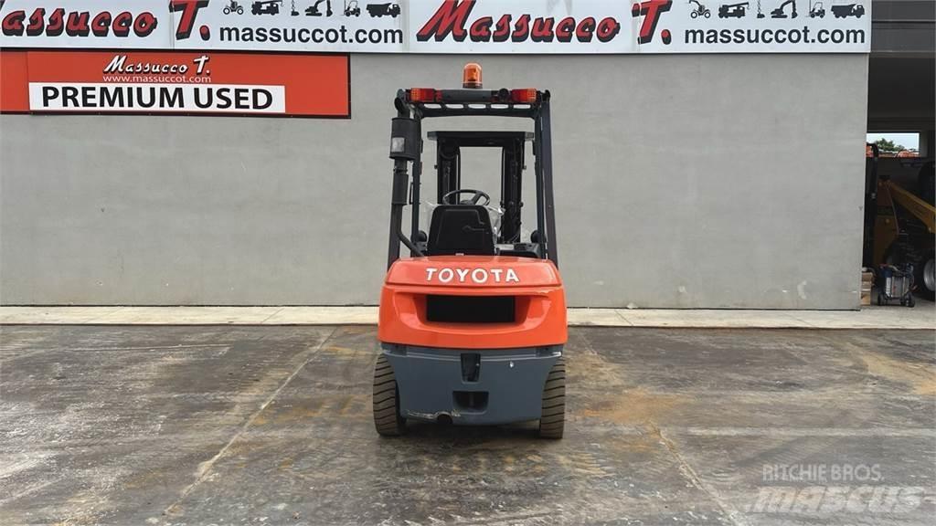Toyota 62-7FDF25 Dizelski viličari