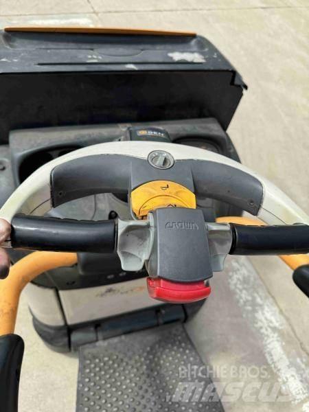 Crown WT3040 Nisko podizni električni viličar