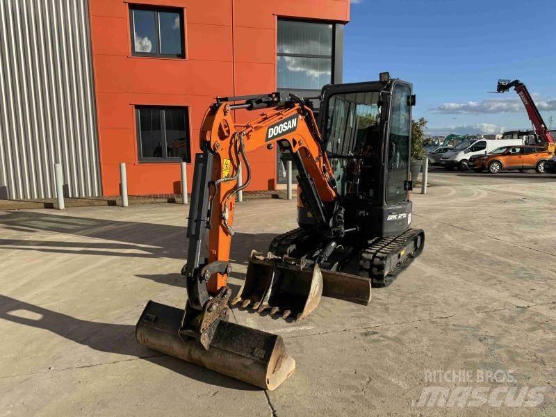 Doosan DX 27 Z Mini bageri <7t