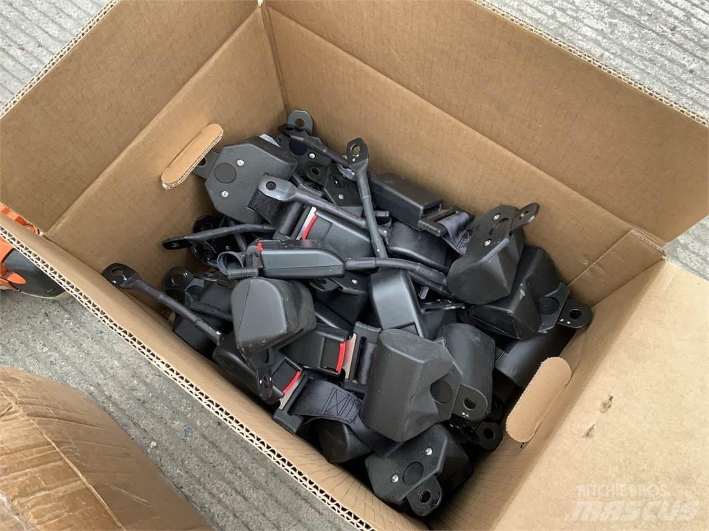  2 Boxes Of Seat Belts Poljoprivreda – ostalo