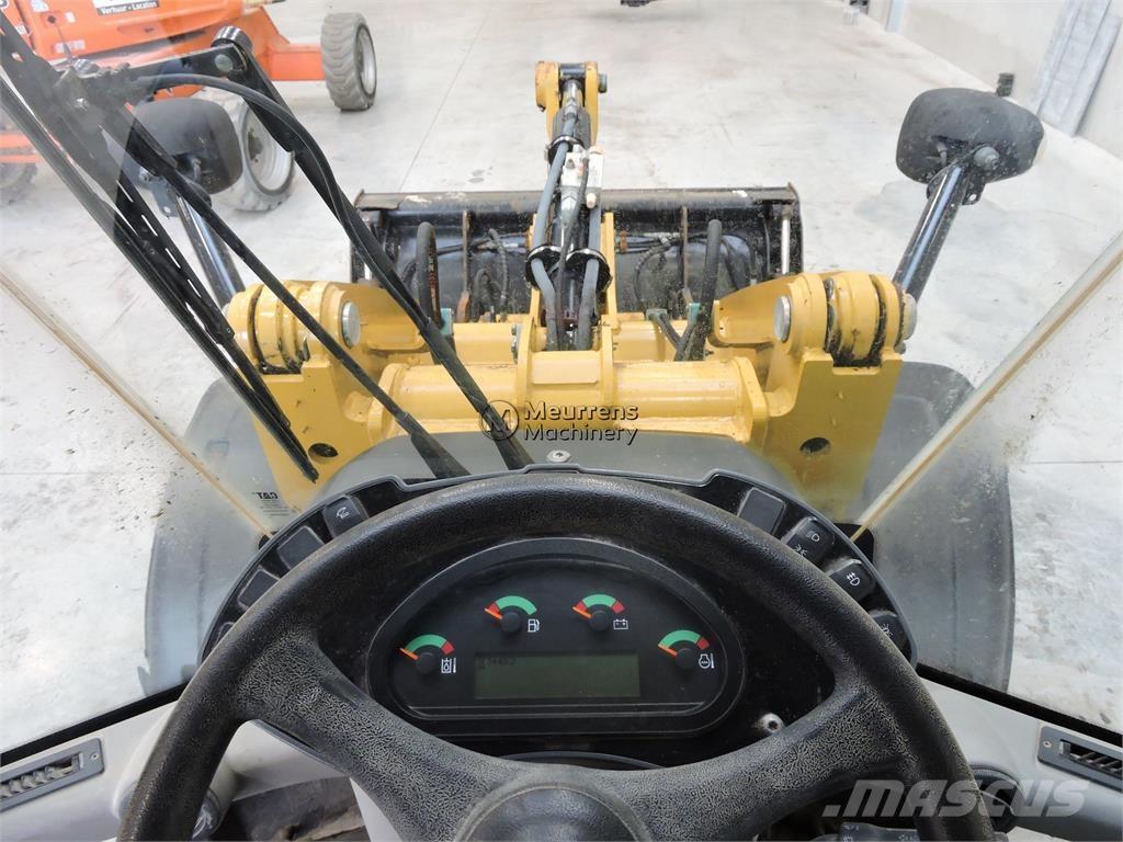 CAT 906M + FORK Utovarivači na kotačima