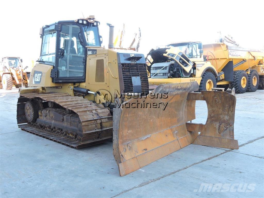 CAT D6K Buldožeri