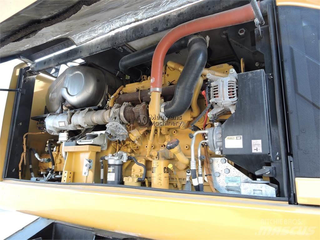 CAT MH3024 Bageri za manipuliranje materijalom / otpadom