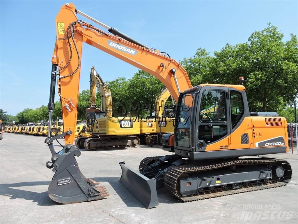Doosan DX140LC Bageri gusjeničari
