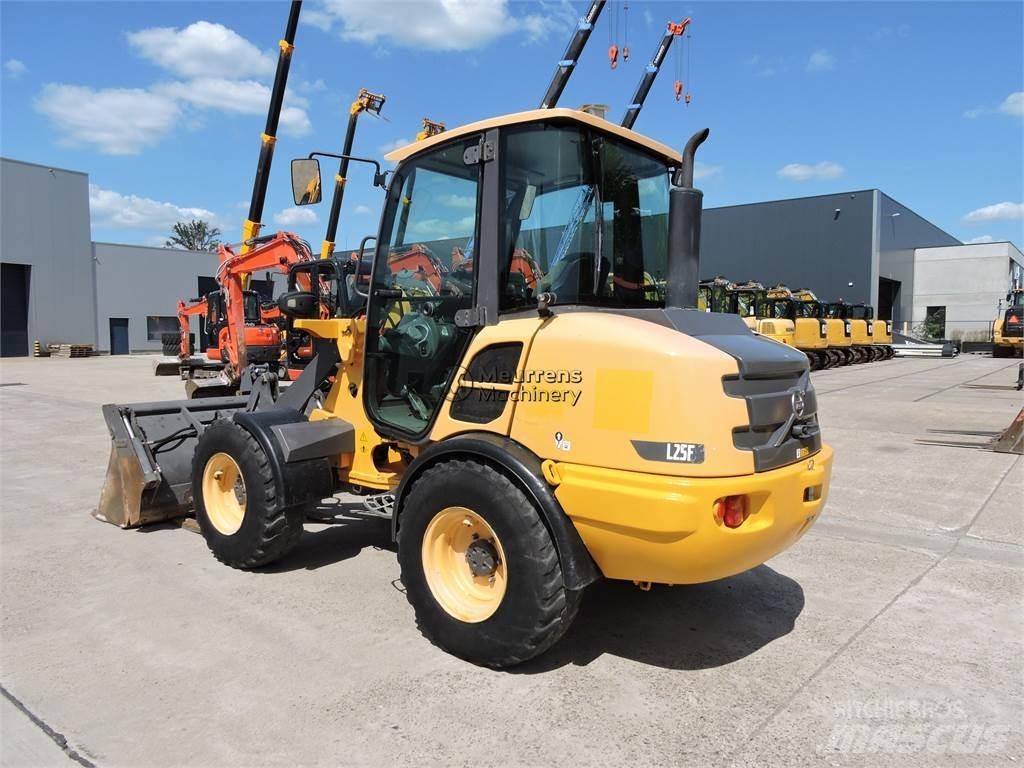 Volvo L25F + FORK Utovarivači na kotačima