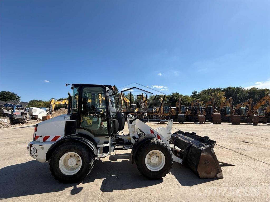 CAT 908M Utovarivači na kotačima
