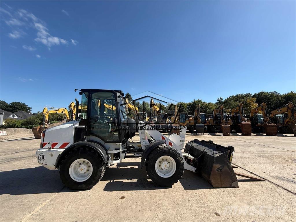 CAT 908M Utovarivači na kotačima