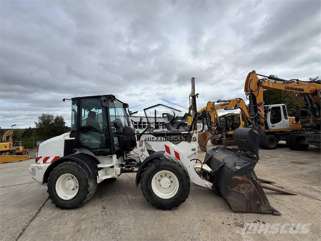 CAT 908M Utovarivači na kotačima