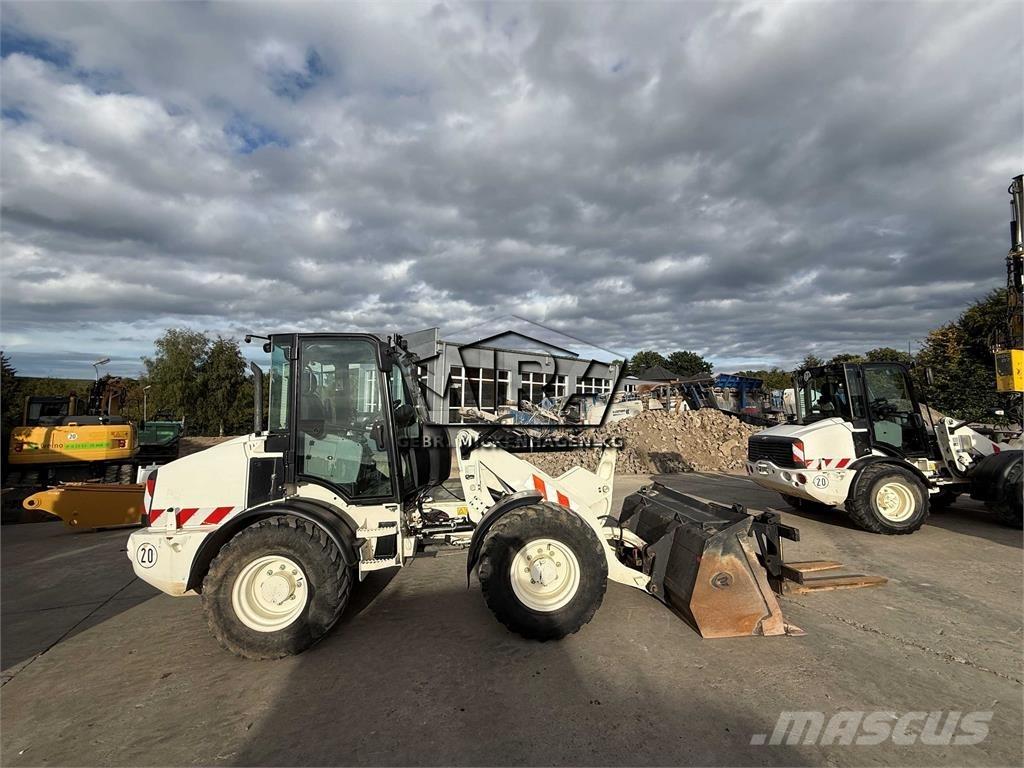 CAT 908M Utovarivači na kotačima
