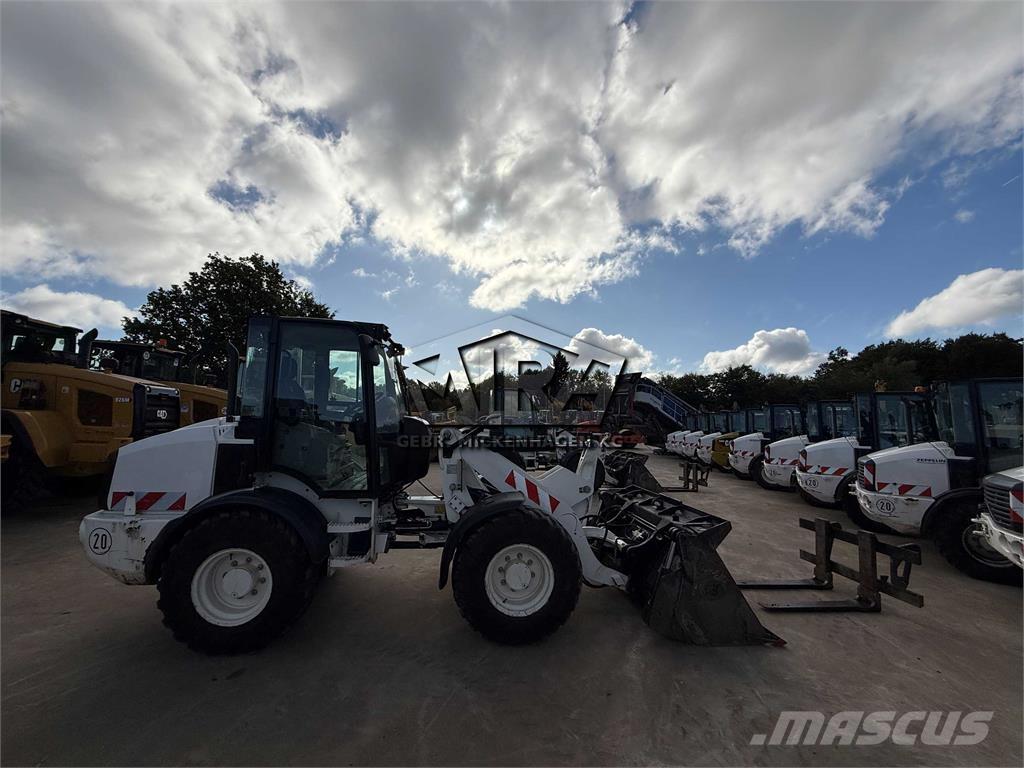 CAT 908M Utovarivači na kotačima