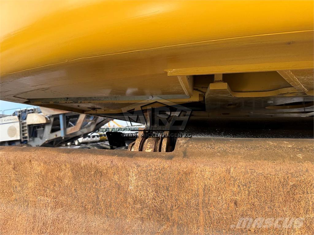 CAT M 318 D Bageri na kotačima