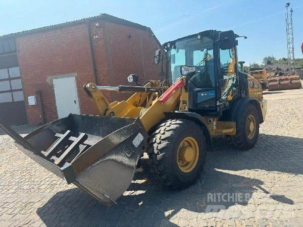 CAT 906 Utovarivači na kotačima