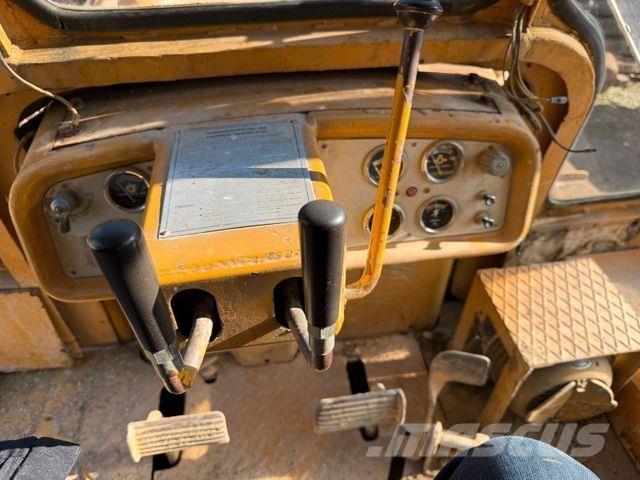 CAT D6C Buldožeri gusjeničari