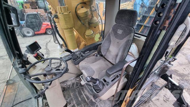 CAT M 318 C / 35 Bageri na kotačima