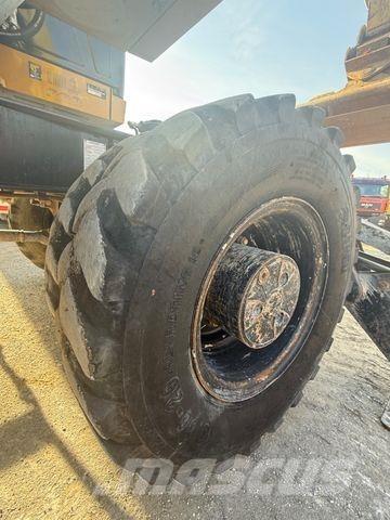 CAT M320 F Bageri na kotačima