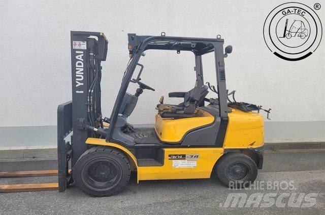 Hyundai 30L-7A Plinski viličari