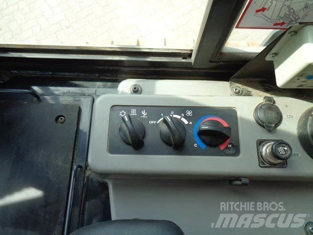 Komatsu D61 PX-24 Buldožeri gusjeničari