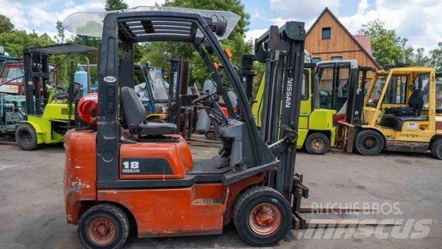 Nissan 18 Plinski viličari