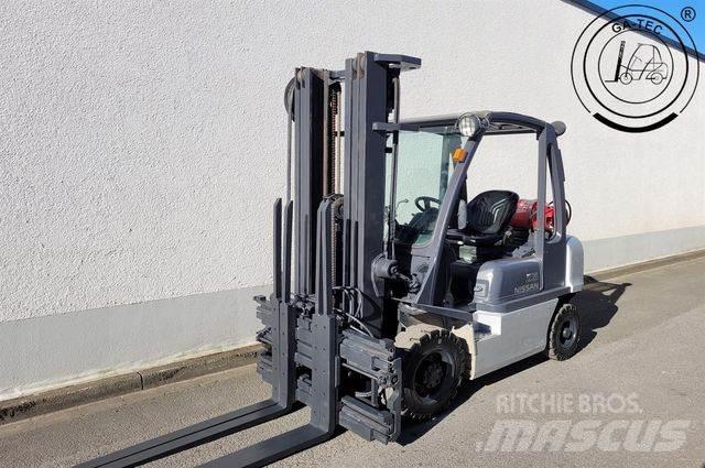Nissan U1D2A25LQ Plinski viličari