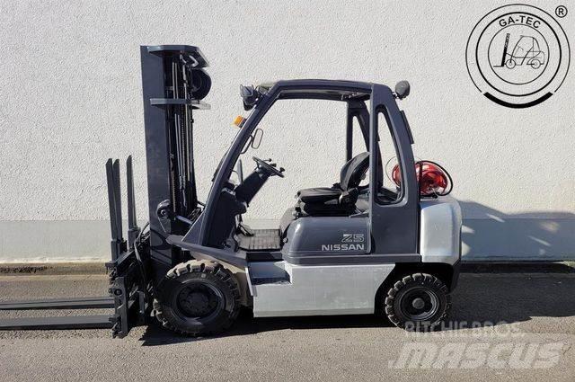 Nissan U1D2A25LQ Plinski viličari