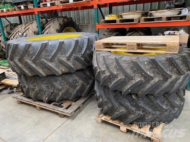 John Deere 7R Gume, kotači i naplatci