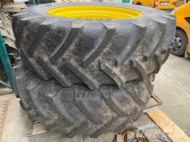 John Deere 7R Gume, kotači i naplatci