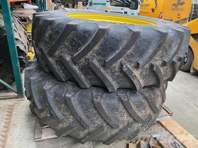 John Deere 7R Gume, kotači i naplatci