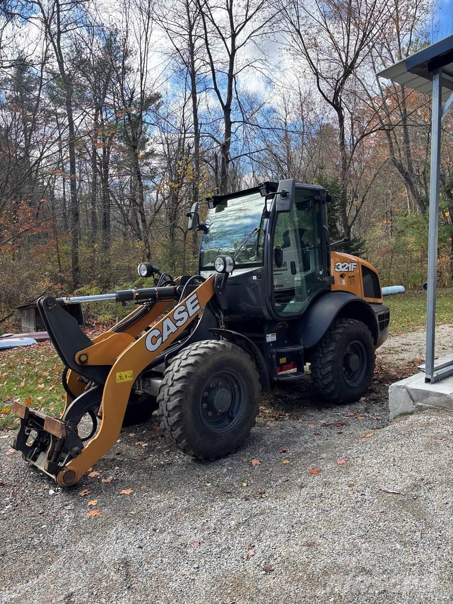 CASE 321F Utovarivači na kotačima