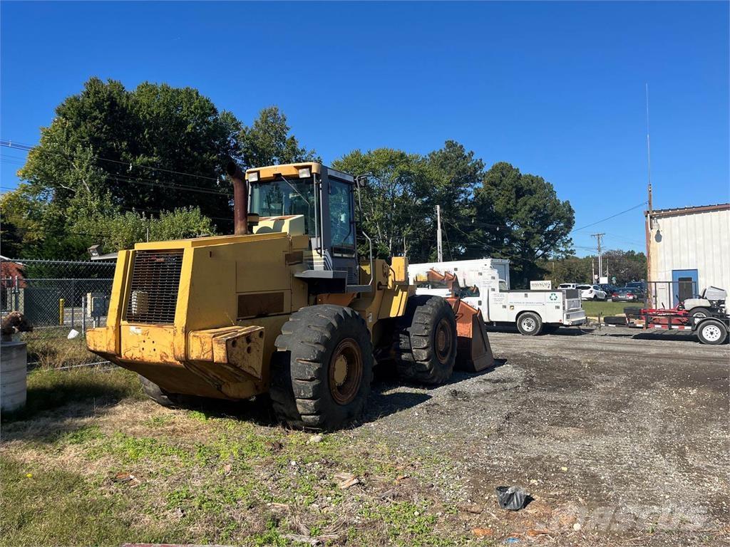 CASE 821C Utovarivači na kotačima