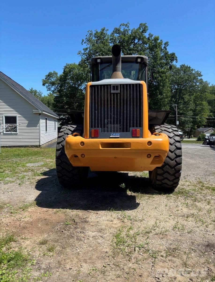 CASE 821F Utovarivači na kotačima