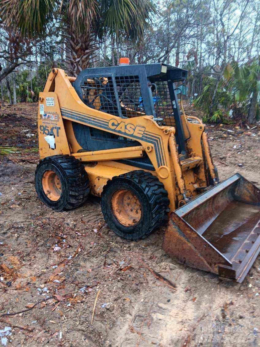 CASE 95XT Skid steer mini utovarivači