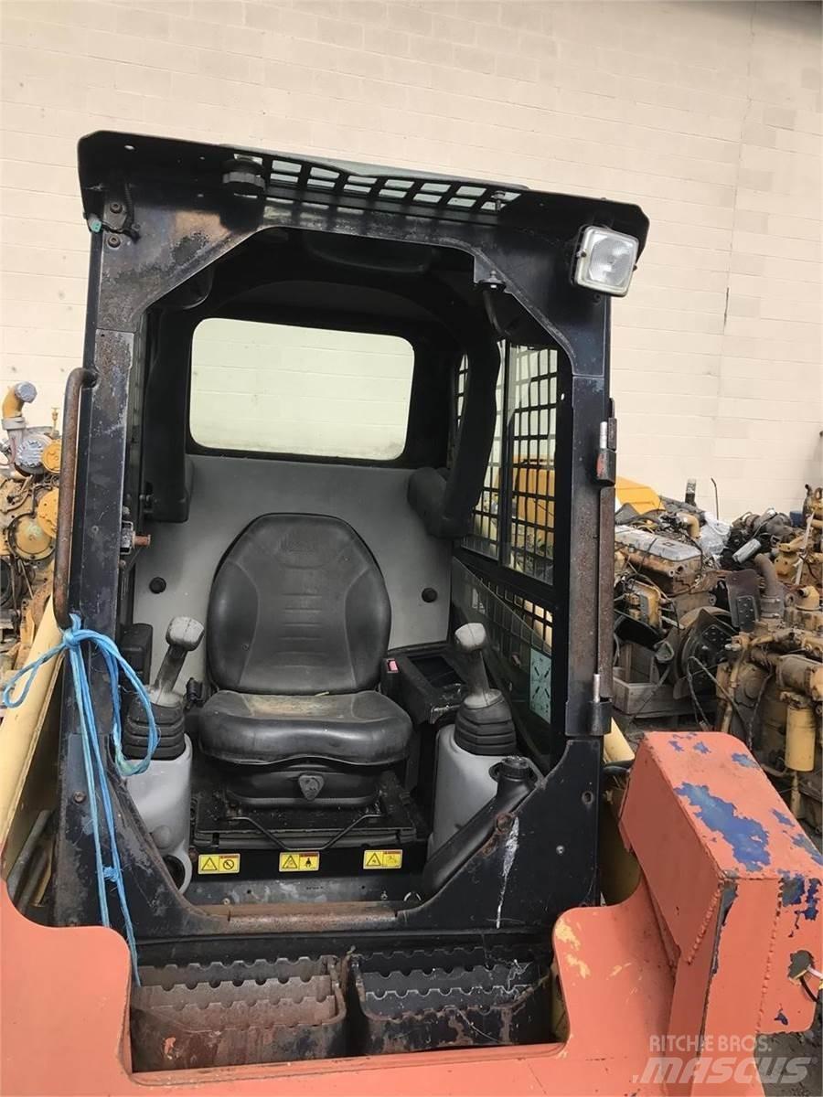 CAT 226B Skid steer mini utovarivači