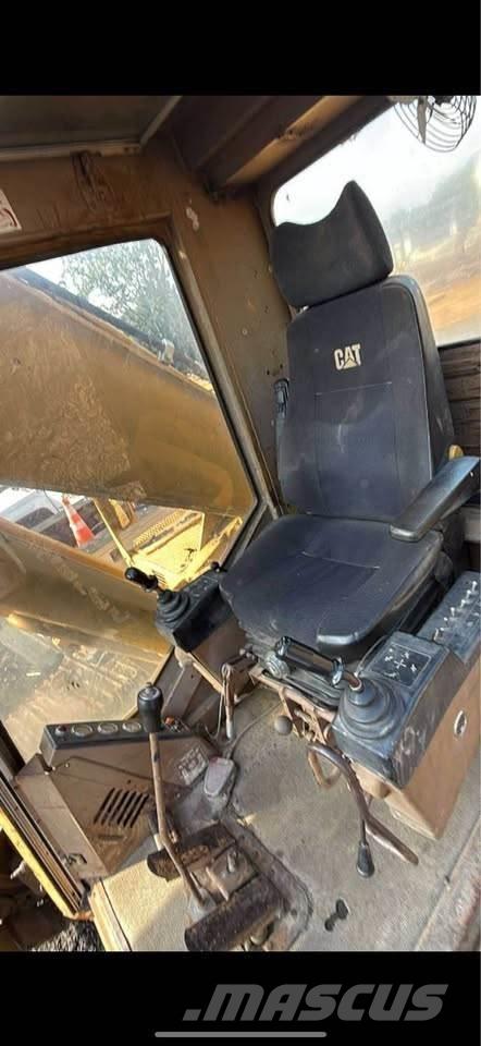 CAT 235B Bageri gusjeničari