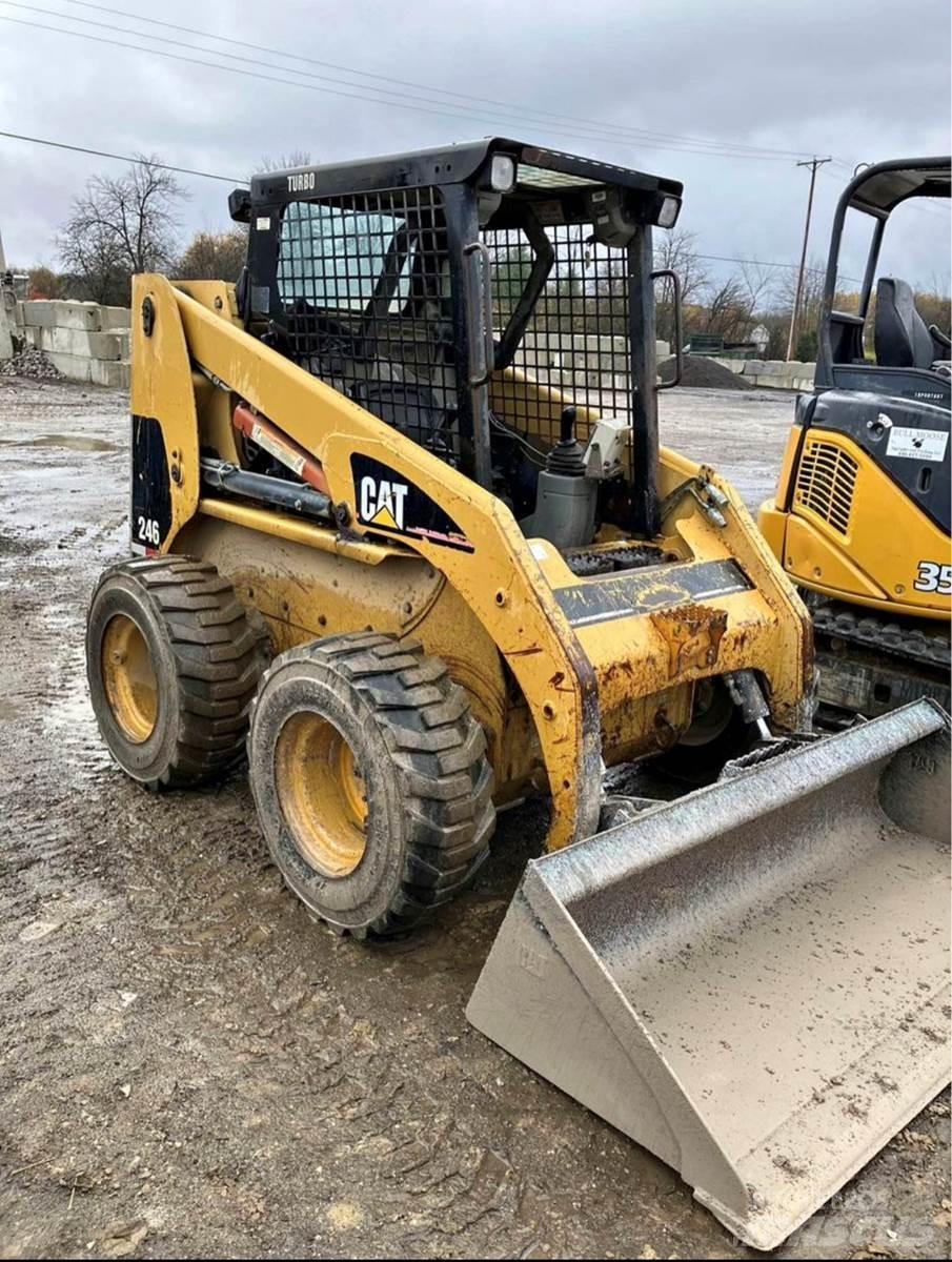 CAT 246 Skid steer mini utovarivači