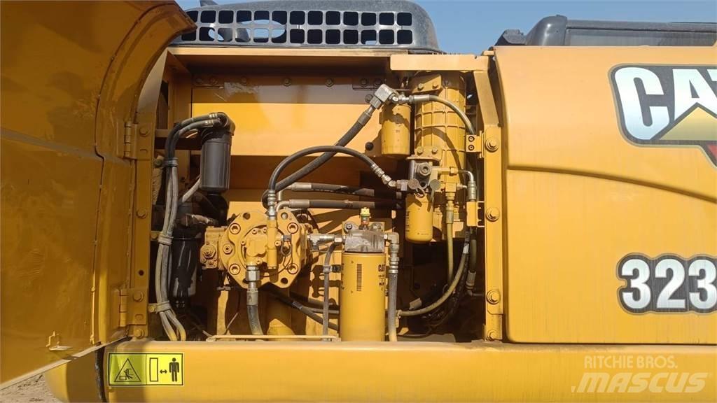CAT 323D3 Bageri gusjeničari